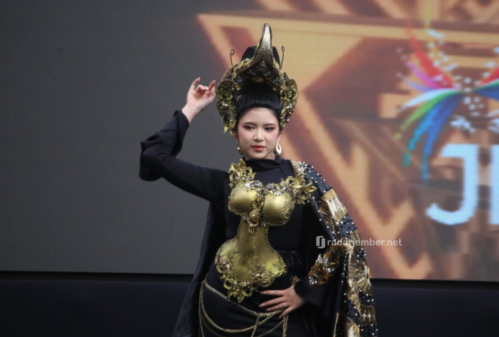 Ini Potret Tiara Andini dan Raisa Andriana di Grand Carnival JFC 2024