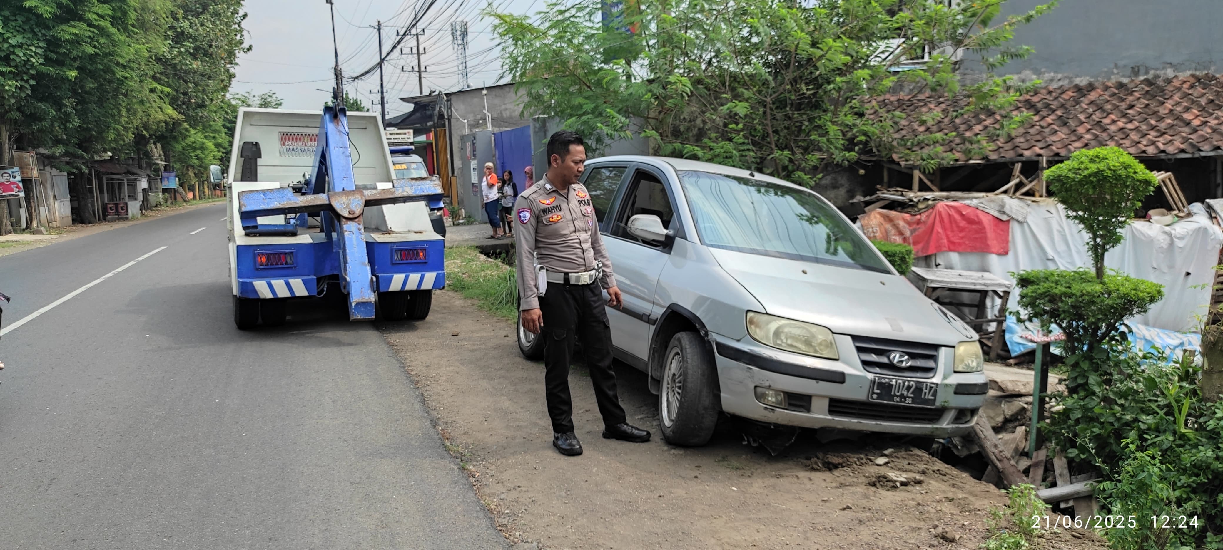 Alami Kecelakaan Tunggal di Tegal Besar Jember, Sopir Hyundai Getz Meninggal di Lokasi
