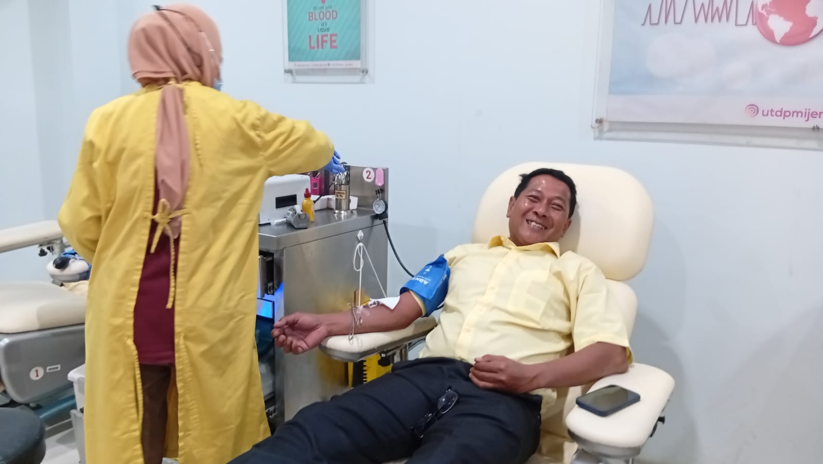 Usai Paripurna, Legislator Golkar Jember Donor Darah di PMI