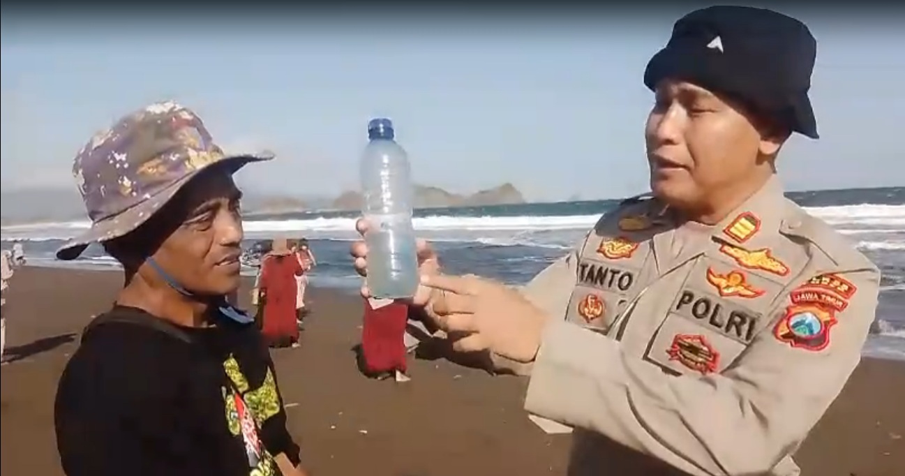 Heboh! Ubur-Ubur Muncul di Pantai Watu Ulo Jember, Pengunjung Tersengat