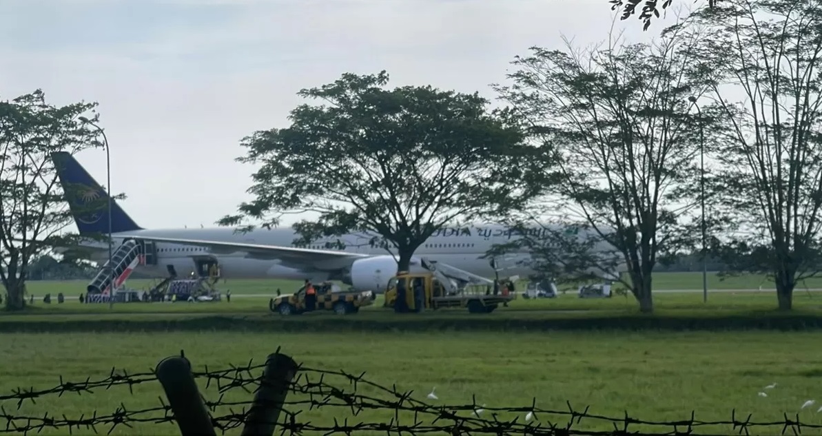 Diduga Terima Teror Bom, Pesawat Jemaah Haji Jember Mendarat Darurat di Bandara Kualanamu Sumatera Utara