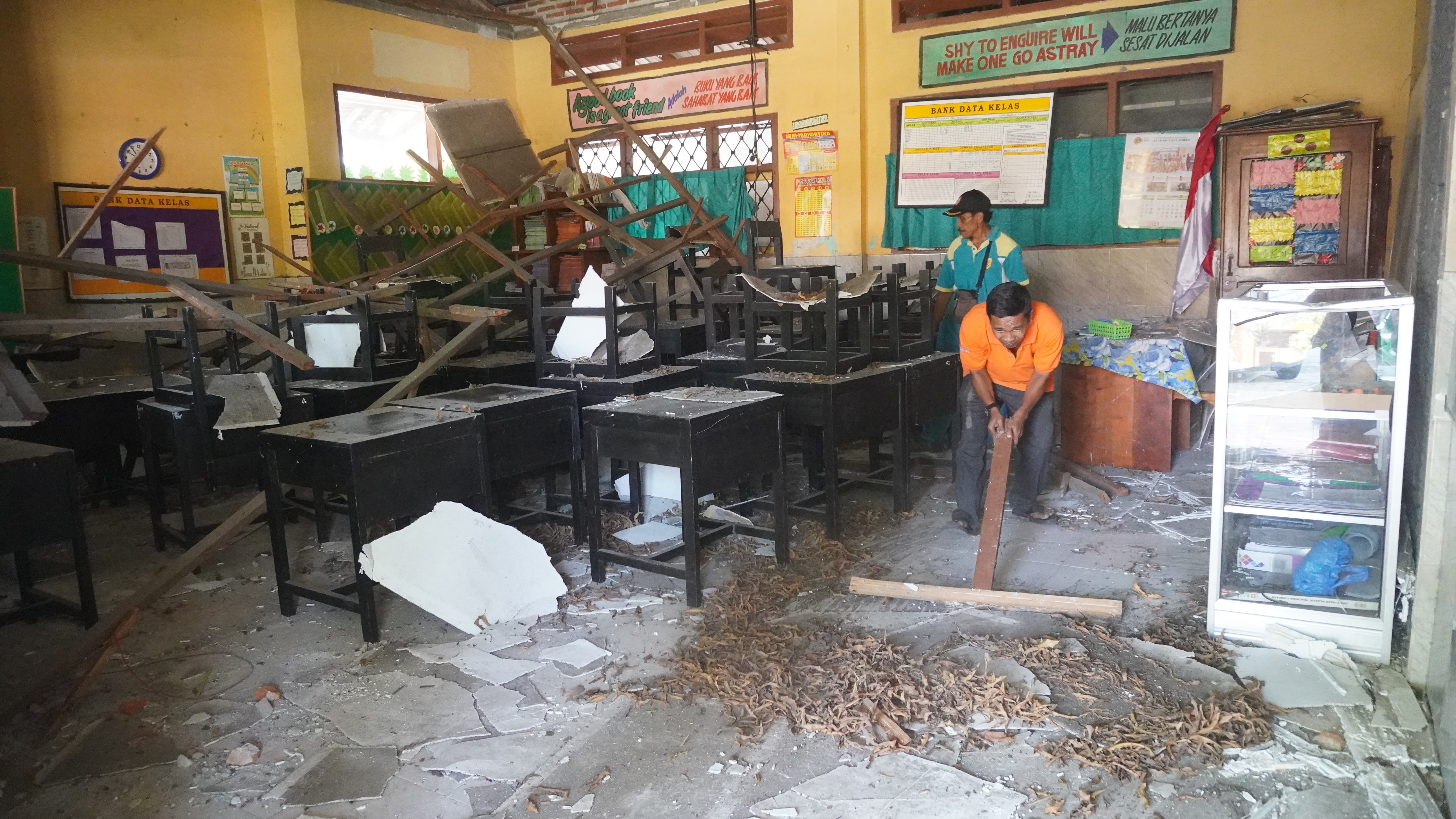 Ini Kronologi Plafon SDN Mayang 01 Jember Bisa Ambrol