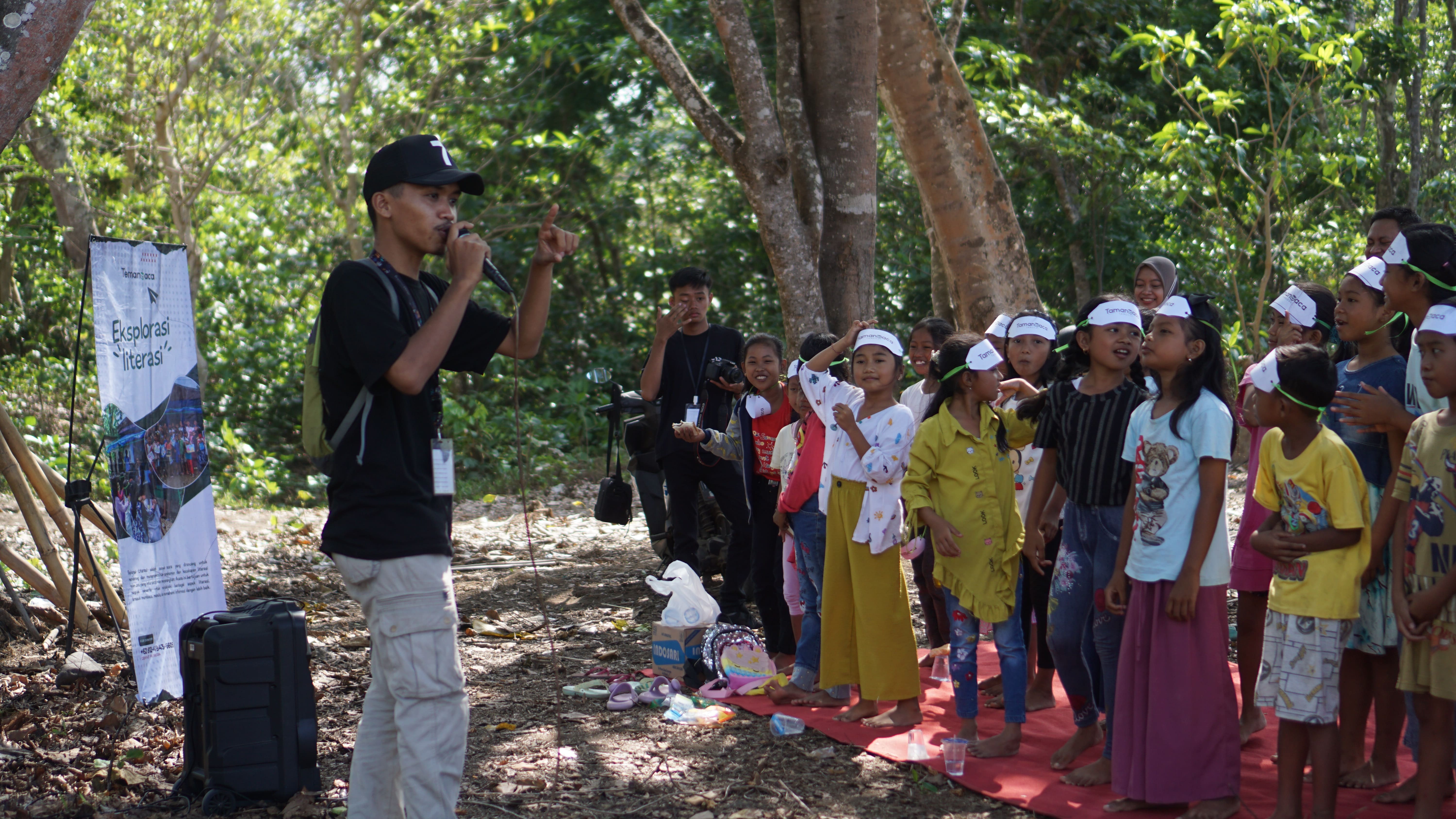 Sosok Ini Mengabdi di Bandealit Jember lewat Literasi