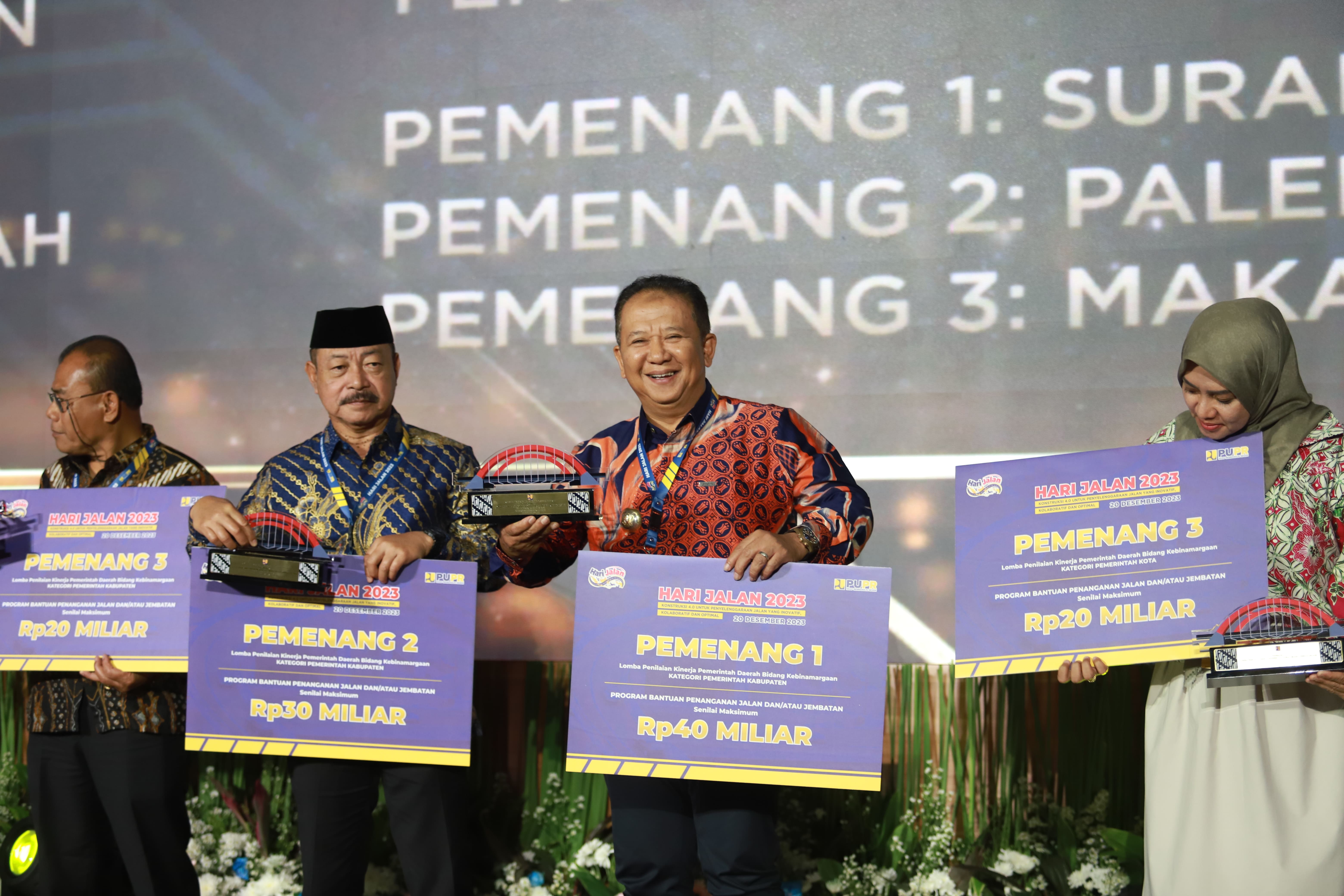 1.200 Kilometer Selama Dua Tahun, Bupati Jember Terima Penghargaan Pengaspalan Terbaik se-Indonesia