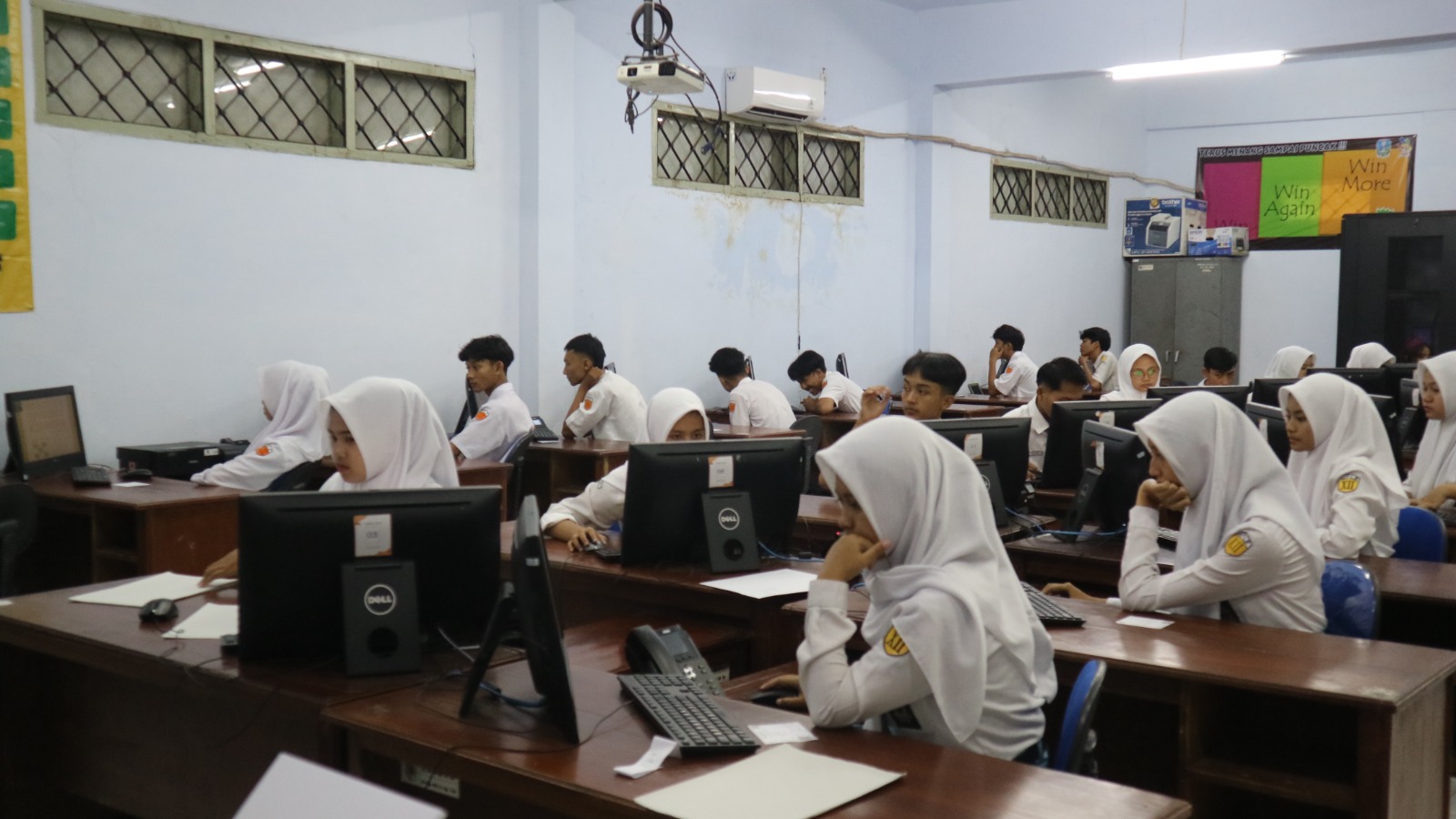 Gladi Bersih TKA SMA Se-derajat di Jember Terganggu, Server Pusat Sempat Down, Siswa Gagal Login, lalu Logout sebelum Waktu Selesai